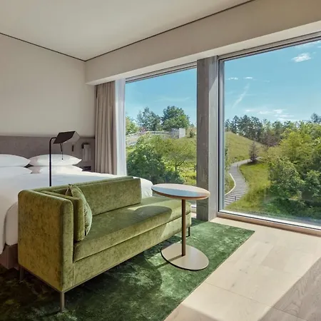 Hyatt Regency Zurich Airport Circle-3